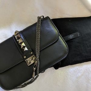 ❤️HOST PICK ❤️Valentino GlamLock Rockstud Bag